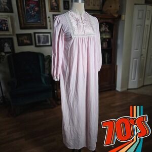 Vintage‎ 70s Ilise Stevens Pink Lace Trim Nightgown Long Sleeve Maxi